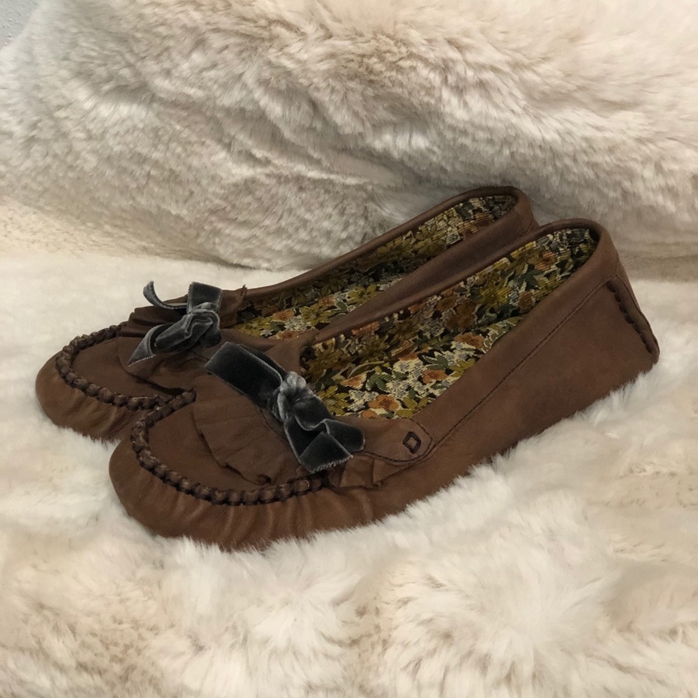 Kenzie loafer Brown leather with velvet bow size 7